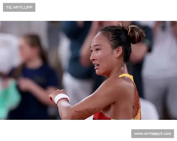 郑钦文奥运领奖台落泪,国旗升起时观众自发静默 郑钦文奥运领奖台落泪,国旗升起时观众自发静默