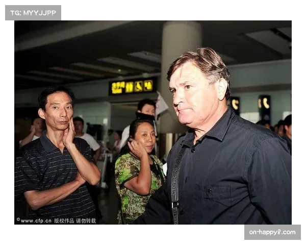 神秘人主帅迈克-蒂博被任命为2026年女篮世界杯美国队助教